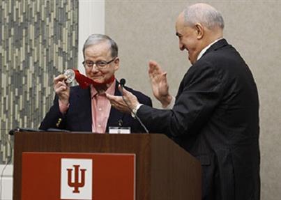 他是脐带血移植先驱 为5万余名患者创造生命奇迹 即将被授予终身成就奖